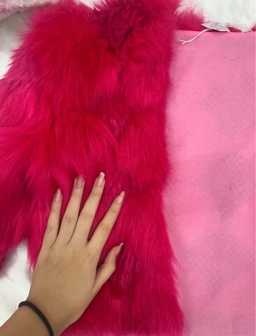 Hot Pink Faux Fur Jacket (Category: Coats, Jackets and Outerwear) located in Manila. Submitted by geecobra (Listing ID 1414510915, Image 2). Description: .