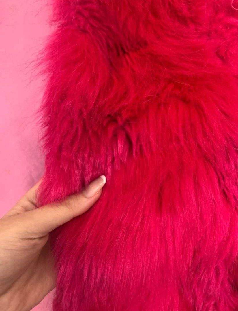 Hot Pink Faux Fur Jacket (Category: Coats, Jackets and Outerwear) located in Manila. Submitted by geecobra (Listing ID 1414510915, Image 3). Description: .