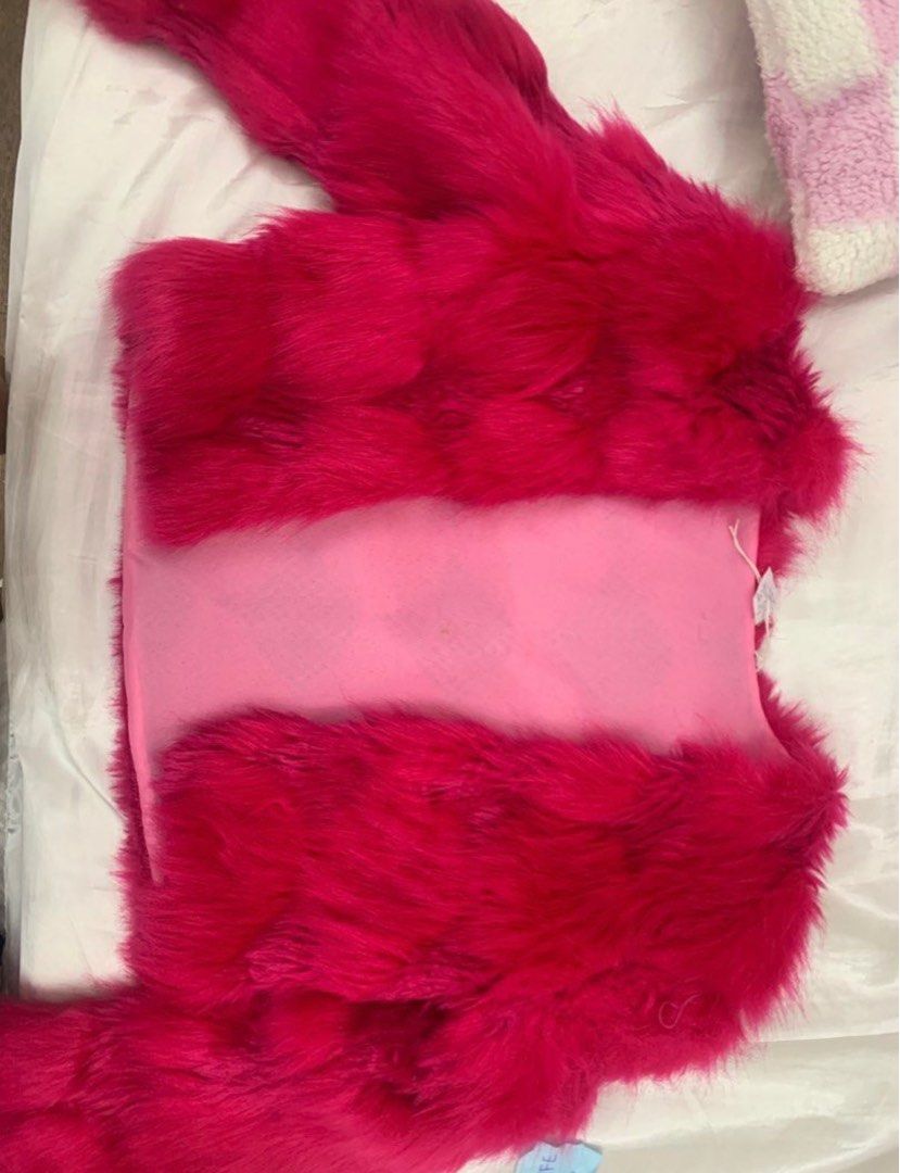 Hot Pink Faux Fur Jacket (Category: Coats, Jackets and Outerwear) located in Manila. Submitted by geecobra (Listing ID 1414510915, Image 1). Description: .
