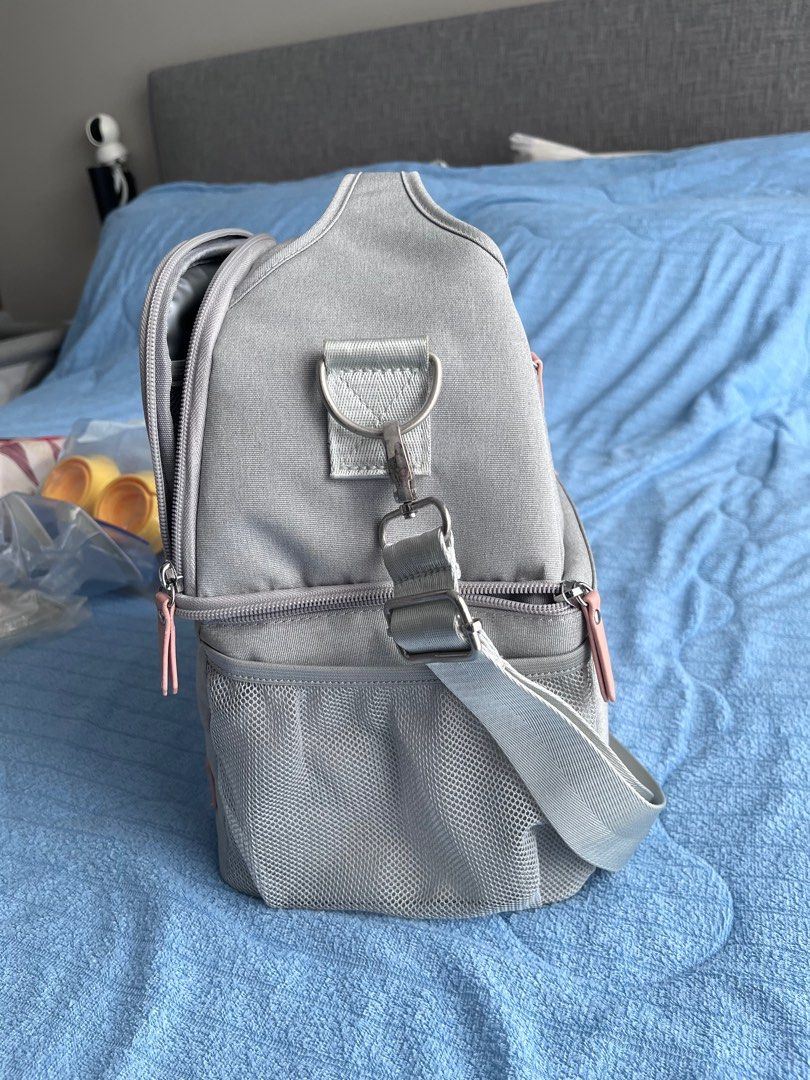 Insulated Breastmilk Bag (Category: Breastfeeding & Bottle Feeding) located in Taguig. Submitted by lonelyclothes (Listing ID 1414525963, Image 3). Description: Brand: Olive & Cloud Bought from babyhub for ₱1,999. Insulated bag can be used as a handbag, shoulder bag, or backpack. It has a top handle and a detachable shoulder strap. The bag has two compartments and a mesh pocket inside. Free: Buds & Blooms Breastfeeding Cleansing Mist..