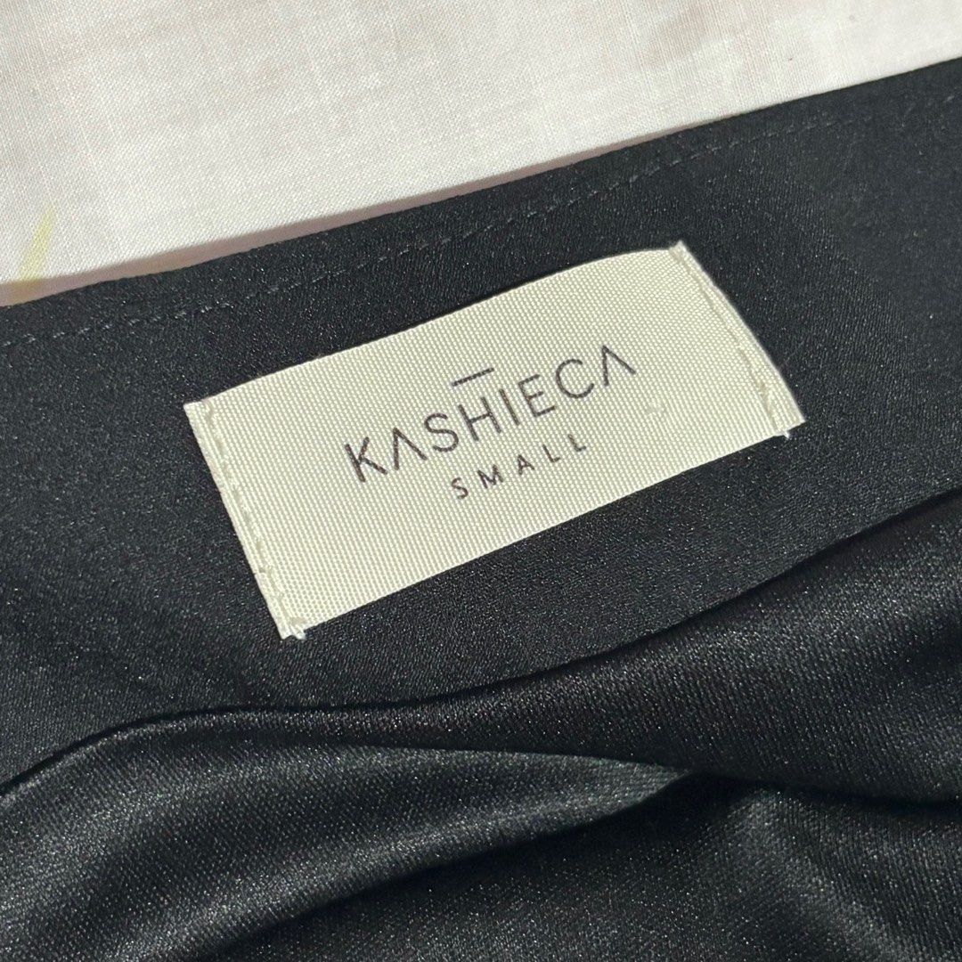 KASHIECA Pleated Skirt (Black) (Category: Skirts) located in Santa Rosa. Submitted by wthsofie (Listing ID 1414552875, Image 3). Description: Pleated front, smooth back. Size S but fits 25-28, depends if you want it to be low/high-waisted. MOP: GCash, BDO MOD: J&T, Lalamove (c/o buyer) 📌 Santa Rosa City, Laguna.