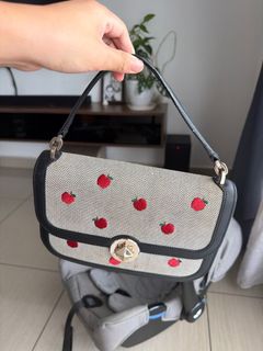(Category: ) located in . Submitted by samanthatiang (Listing ID 1414484907, Image 1). Description: .