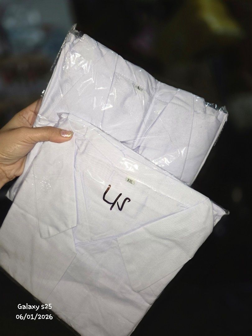 Labgown /laboratory Gown (Category: Medical Supplies & Tools) located in Manila. Submitted by rheatapdas75609 (Listing ID 1414607299, Image 1). Description: .