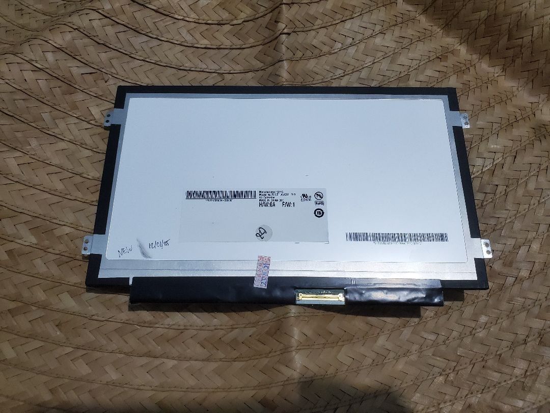 Laptop Screen for 10.1" Netbook NP-NC110 (Category: Monitor Screens) located in Mandaluyong City. Submitted by simplyrandom.ph (Listing ID 1414611530, Image 2). Description: 💻🔹 Laptop Screen for 10.1" Netbook NP-NC110 🔹💻 - Replacement screen only (no other parts included) - Compatible with 10.1" Netbook NP-NC110 - Good as new, no damage or scratches.