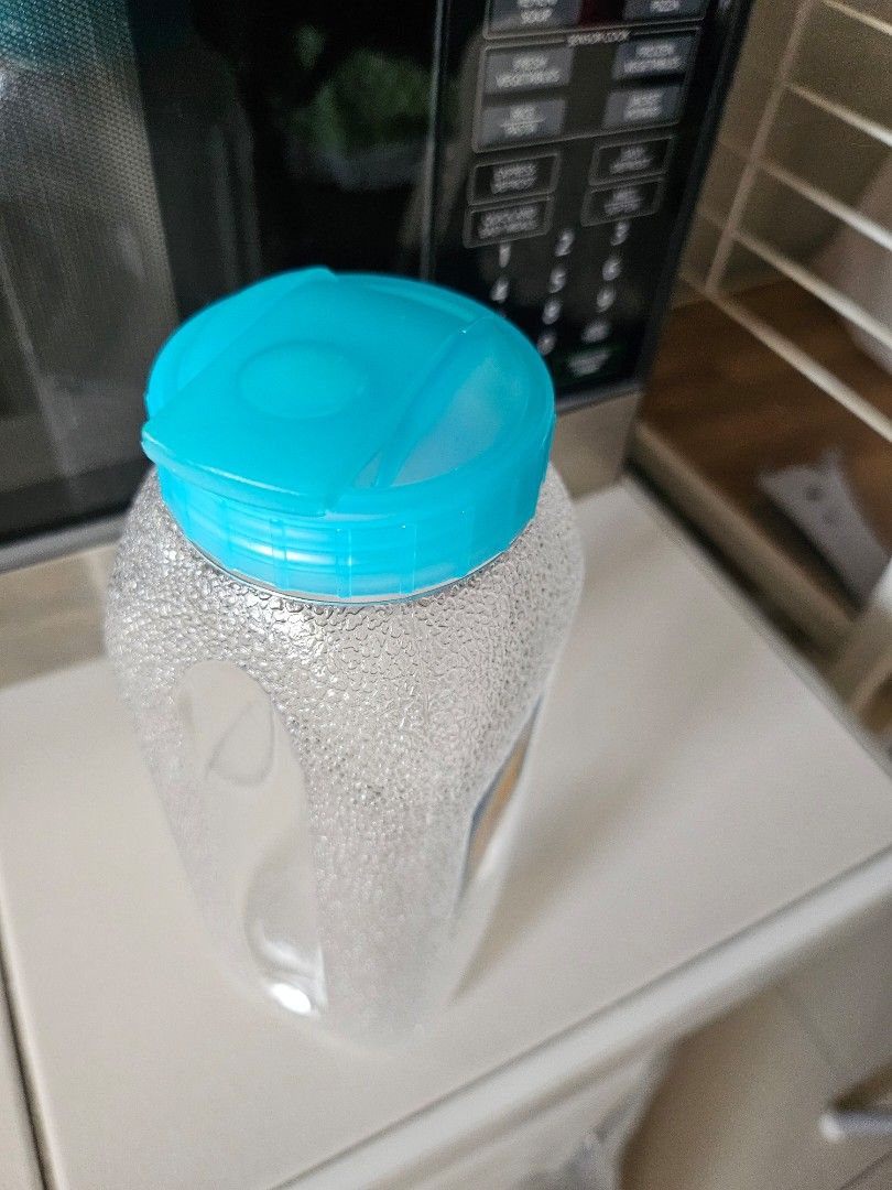 Lock n lock 900ml water bottle (Category: Water Bottles & Tumblers) located in Paranaque City. Submitted by stay_sy (Listing ID 1414440588, Image 3). Description: 900ml Lock n Lock water bottle. fixed price at 100. pesos. payment thru gcash/bdo transfer. delivery and pickup arrangements c/o buyer. location 333 B Armstrong Avenue Moonwalk Village Phase 2 Paranaque City..