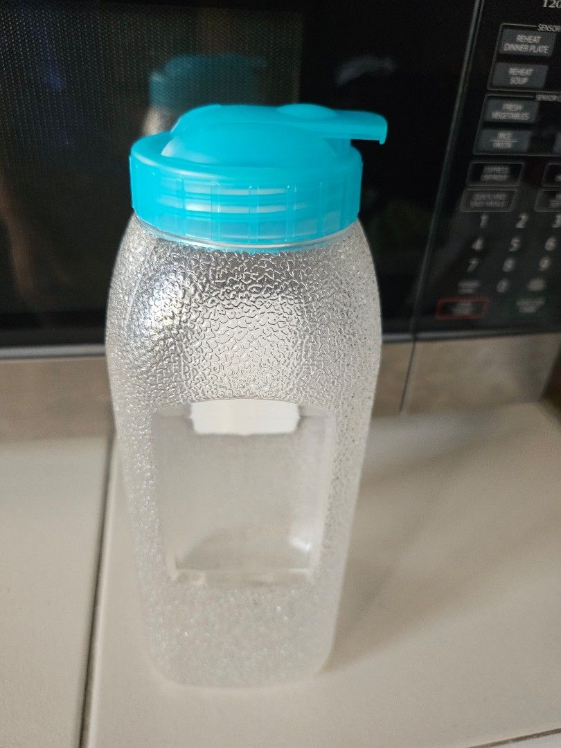 Lock n lock 900ml water bottle (Category: Water Bottles & Tumblers) located in Paranaque City. Submitted by stay_sy (Listing ID 1414440588, Image 2). Description: 900ml Lock n Lock water bottle. fixed price at 100. pesos. payment thru gcash/bdo transfer. delivery and pickup arrangements c/o buyer. location 333 B Armstrong Avenue Moonwalk Village Phase 2 Paranaque City..