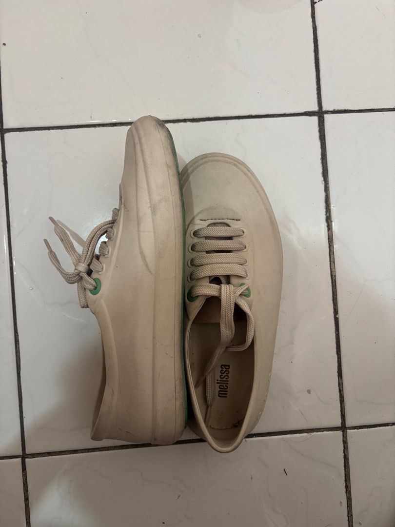 Melissa Sneakers us 7 (Category: Sneakers) located in Marikina City. Submitted by cessyr (Listing ID 1414490410, Image 2). Description: - needs cleaning - US 7.