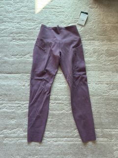 （分類：）位於 。 由 secondhandd00 提交（商品編號 1414468930，圖片 1）。簡介： 。