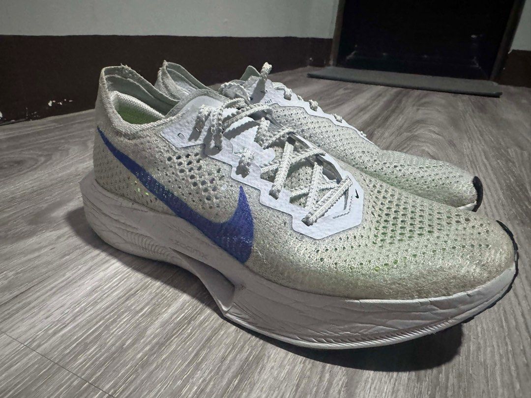 Nike Zoom Vaporfly 3 (Category: Sneakers) located in San Fernando. Submitted by snorlaxxxzhy (Listing ID 1414564135, Image 3). Description: vaporfly 3 mileage:70km size:9US MENS price : 4,000.
