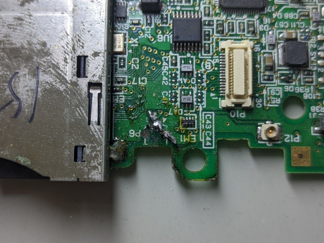 Nintendo DS Lite Motherboard (Category: Nintendo) located in Gabaldon. Submitted by rairai30 (Listing ID 1414582161, Image 3). Description: - All Connectors are working except touchscreen connector ( See in the 3rd pic) - Good for Gameboy Macro project.
