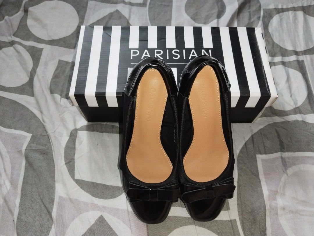 Size 5 Parisian Black Shoes for School (Category: Flats & Sandals) located in Quezon City. Submitted by chad__a (Listing ID 1414523464, Image 3). Description: GOOD AS NEW! - Parisian black flats - Size 5 (if you're size 36, this will fit well; i'm 37 and it's kinda tight) - Features a bow detail - Glossy finish - Comfortable insole - Includes original box - Suitable for everyday wear and special occasions - Box with black and white stripe design.