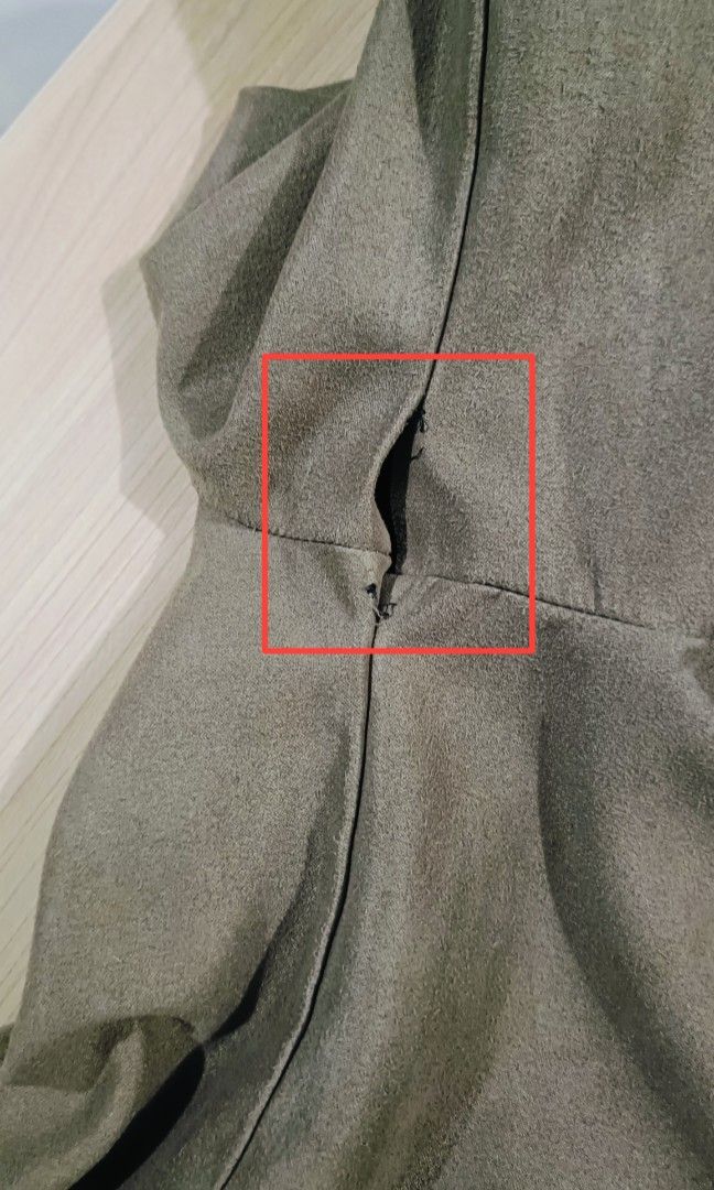With Issue: Pre-owned Pull & Bear Suede Bomber Jacket for Men Medium (Category: Coats, Jackets and Outerwear) located in Quezon City. Submitted by theprelovedgentleman (Listing ID 1414546297, Image 3). Description: Pull & Bear Suede Bomber Jacket for Men The bomber jacket is being sold as it no longer fits due to recent weight gain. Issues: - The zipper is a bit problematic—it closes sometimes, but other times it doesn’t and isn’t smooth. - The s