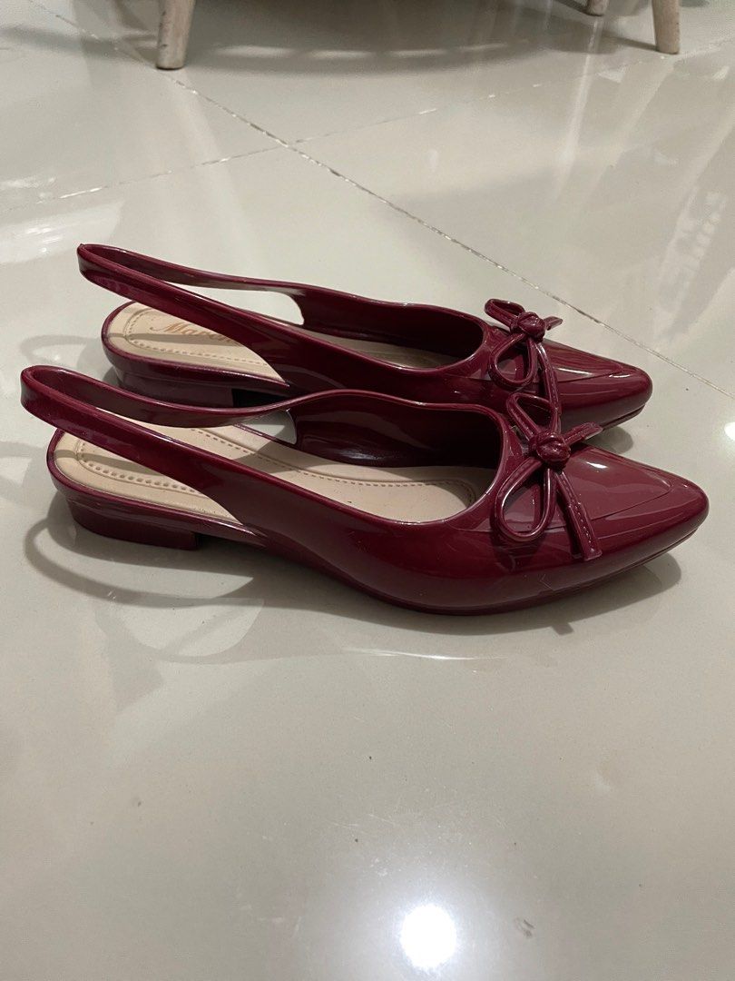 Red pointed jelly one inch heels (Category: Flats & Sandals) located in Manila. Submitted by smloved (Listing ID 1414540630, Image 2). Description: Size: 37 Point to point manual measurement is 24 cm.