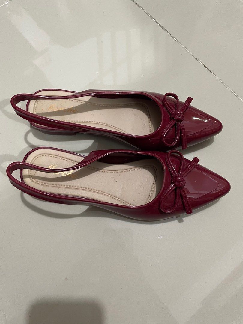 Red pointed jelly one inch heels (Category: Flats & Sandals) located in Manila. Submitted by smloved (Listing ID 1414540630, Image 3). Description: Size: 37 Point to point manual measurement is 24 cm.