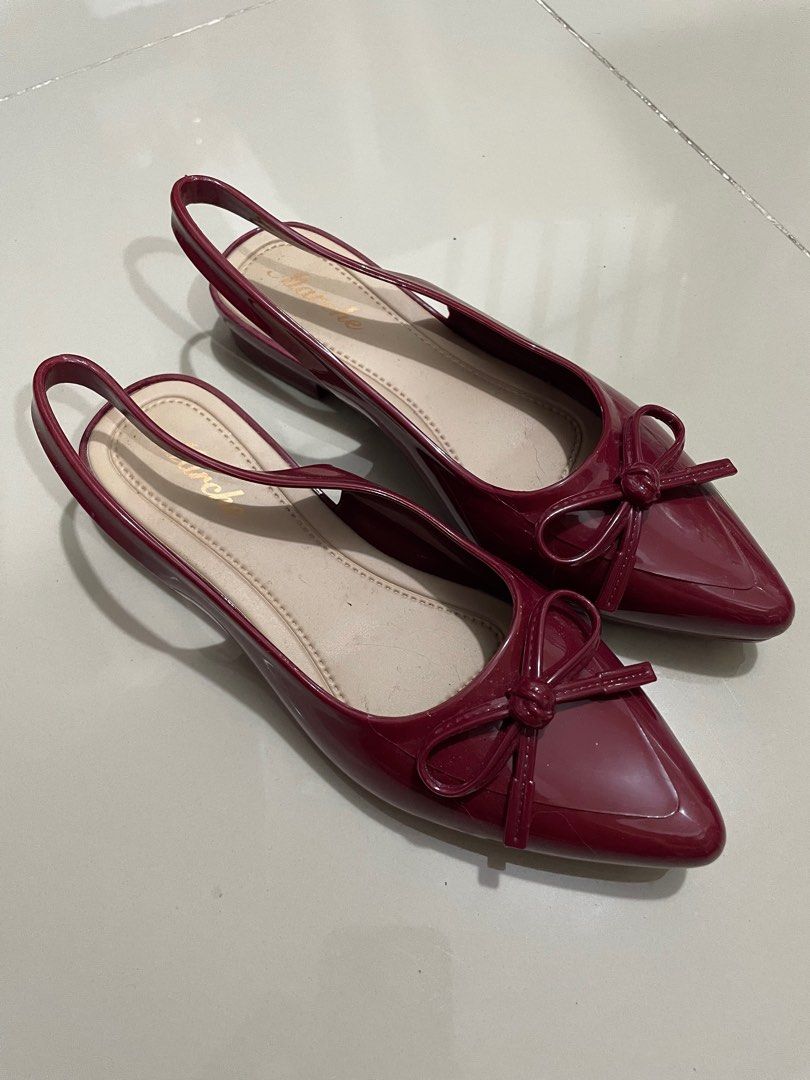 Red pointed jelly one inch heels (Category: Flats & Sandals) located in Manila. Submitted by smloved (Listing ID 1414540630, Image 1). Description: Size: 37 Point to point manual measurement is 24 cm.