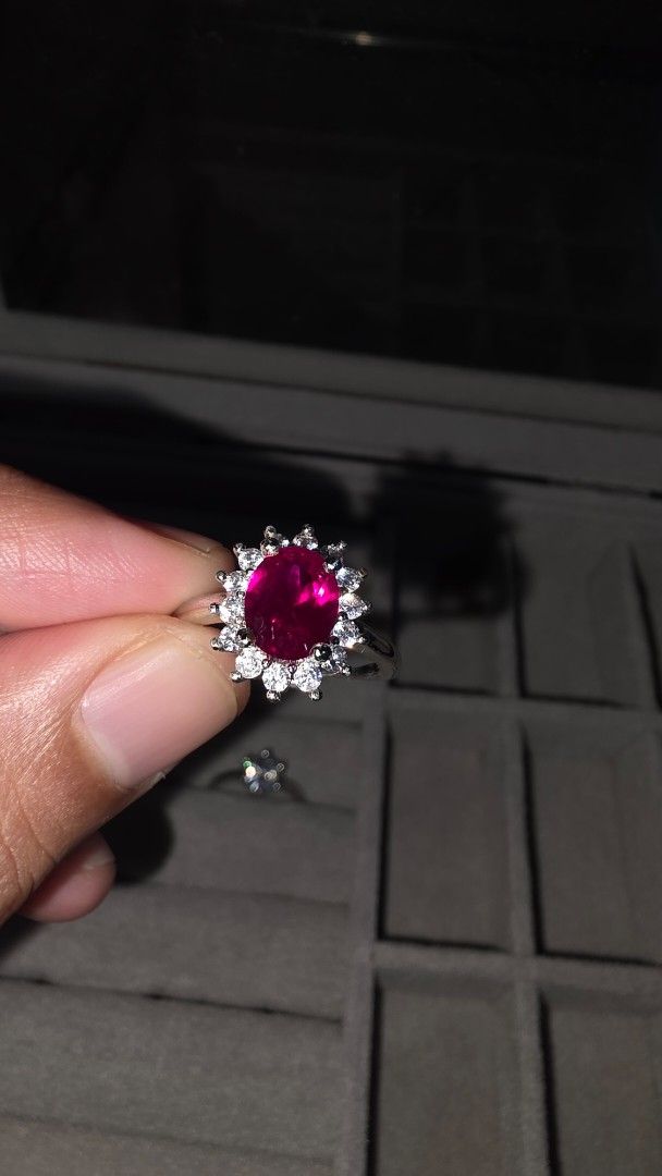 Red ruby ring (Category: Rings) located in Singapore. Submitted by alummahat (Listing ID 1414527382, Image 3). Description: Elegant red ruby ring with a deep, vibrant color and sparkling finish. Classic design, comfortable to wear, and perfect for daily use or special occasions. Princess diana ring style.. pm if u want to see videos.