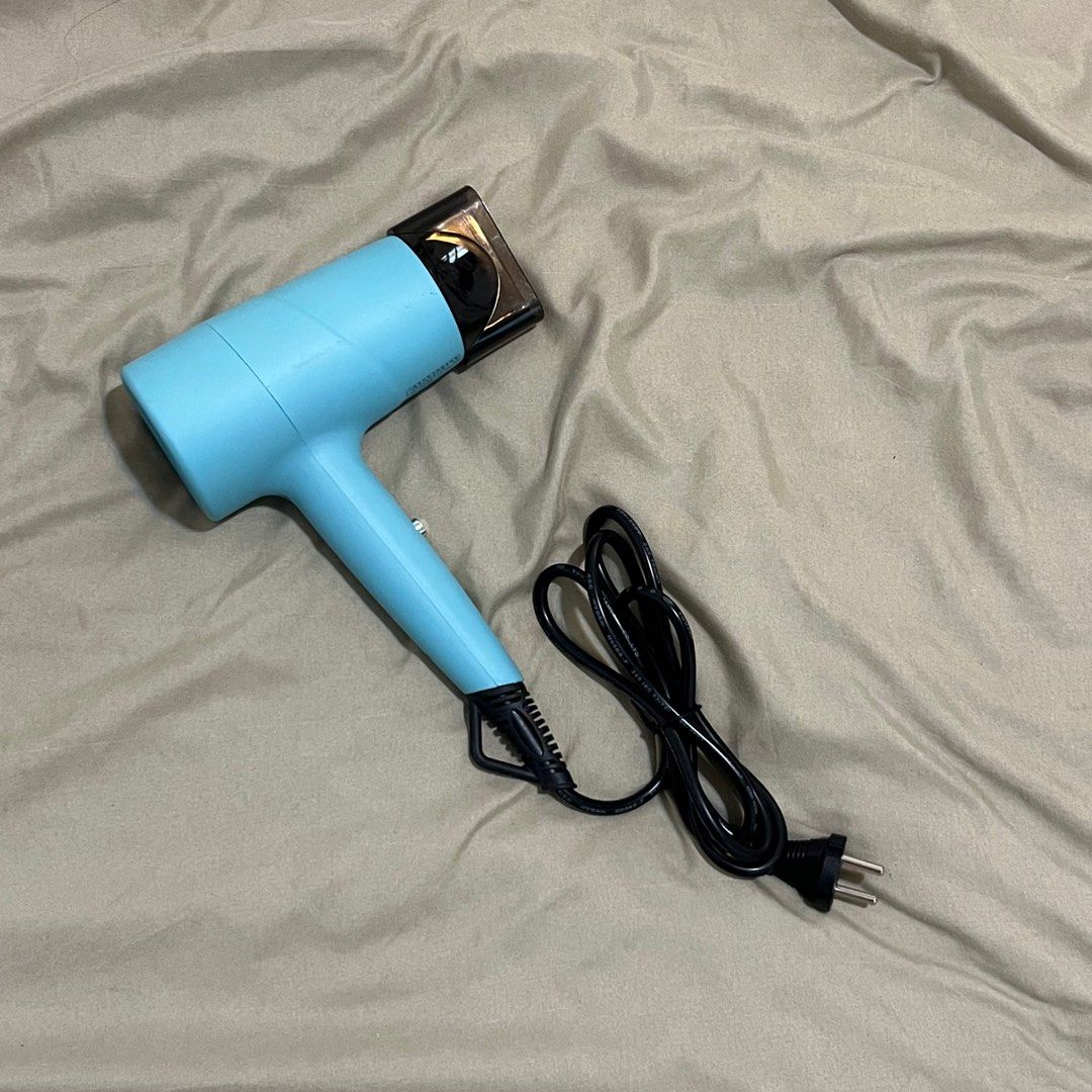 [RONGFU] Blue Hair Blower (Category: Hair) located in Las Pinas. Submitted by cb.shoppe56 (Listing ID 1414460610, Image 1). Description: 📍BF International, Las Piñas Brand: Rongfu Color: Blue Details: 2 hot setting levels and 1 cold setting 💎 Brand New 👀 Please check the photos thoroughly 🛵 Lalamove / J&T 🏦 GCash.