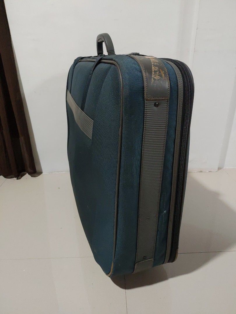 Samsonite USA XL Size Lightweight Travel Heavy Duty Hard Case Swivel Vacation Trip Vintage Trolley Luggage Bag 360 Swivel Suitcase OFW vs Maruem Echolac Tumi Sunco Delsey Japan (Category: Luggage) located in Quezon City. Submitted by king.s (Listing ID 1414584632, Image 3). Description: Samsonite USA XL Size Lightweight Travel Heavy Duty Hard Case Swivel Vacation Trip Vintage Trolley Luggage Bag 360 Swivel Suitcase OFW vs Maruem Echolac Tumi Sunc