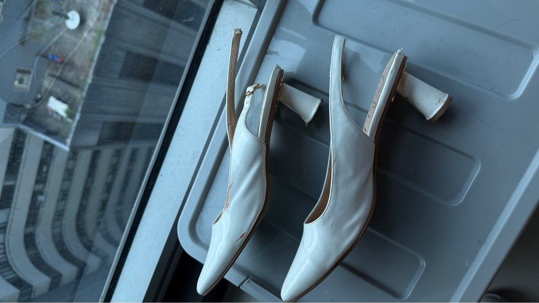 Sofie White Slingback Heels (Category: Heels) located in Makati City. Submitted by severusss (Listing ID 1414486567, Image 2). Description: - Sofie white slingback heels - Pointed toe - Small block heel - Buckle closure Selling low, Issue as seen on pics, natangga yung sa sole part and napunit yung garter part ipaayos niyo na lang Makati loc.