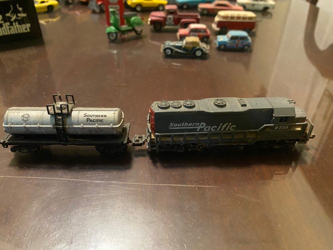 Southern Pacific Model Train Set (Category: Vehicle & Diecast Models) located in Pasig City. Submitted by ecochicsales (Listing ID 1414526446, Image 2). Description: - Southern Pacific model train set. - Includes locomotive (9725) and tank car. - Tank car features Southern Pacific logo. - Detailed miniature replica. - Ideal for collectors and hobbyists..