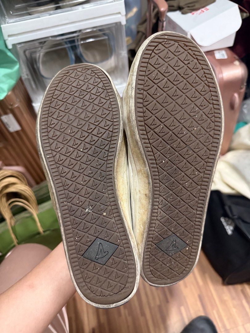 Sperry White Sneakers (Category: Sneakers) located in Pasig City. Submitted by riusables (Listing ID 1414534995, Image 3). Description: - Sperry white sneakers STS84549 - Size: US 8, EUR 38, CM 25 - Lace-up closure - Brown soles with diamond pattern - Features Sperry logo on insole - Authentic Just needs cleaning but still in good condition! Rfs: need funds Price negotiable! .