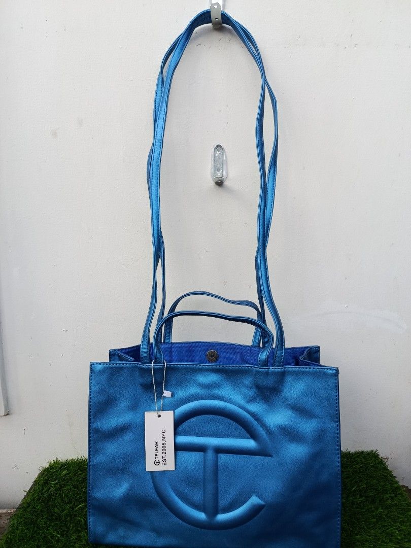 Telfar Shopping Bag Medium Blue (Category: Luxury Bags & Wallets) located in Bacolod City. Submitted by bhebisexy08 (Listing ID 1414574079, Image 1). Description: - Telfar Medium Shopping Bag - Stunning blue color - Magnetic closure - Interior zip pocket - Includes shoulder straps and top handles - Telfar logo on front - Comes with original tag.