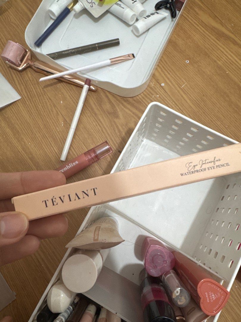 Teviant Eye Intimateur Waterproof Eye Pencil - Dobi (Category: Makeup) located in Caloocan City. Submitted by msgemini0618 (Listing ID 1414445823, Image 3). Description: - Teviant Eye Intimateur Waterproof Eye Pencil - Shade: Dobi (rose gold) - Includes original box - Waterproof.
