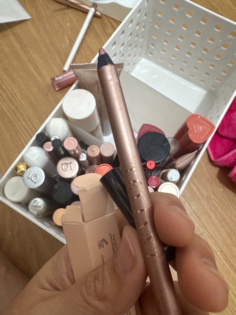Teviant Eye Intimateur Waterproof Eye Pencil - Dobi (Category: Makeup) located in Caloocan City. Submitted by msgemini0618 (Listing ID 1414445823, Image 1). Description: - Teviant Eye Intimateur Waterproof Eye Pencil - Shade: Dobi (rose gold) - Includes original box - Waterproof.