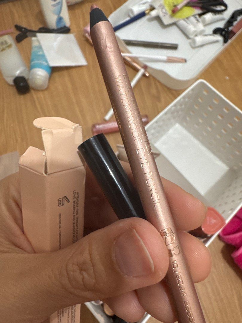 Teviant Eye Intimateur Waterproof Eye Pencil - Dobi (Category: Makeup) located in Caloocan City. Submitted by msgemini0618 (Listing ID 1414445823, Image 2). Description: - Teviant Eye Intimateur Waterproof Eye Pencil - Shade: Dobi (rose gold) - Includes original box - Waterproof.