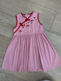 (Category: ) located in . Submitted by ana.t.wardrobe (Listing ID 1414475213, Image 1). Description: .