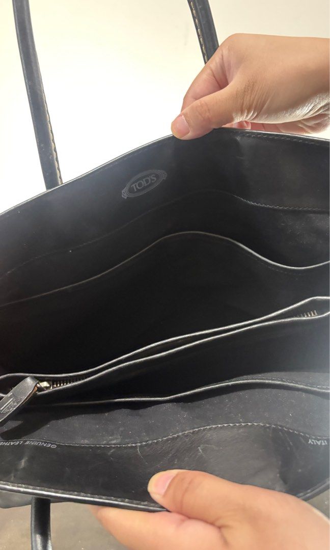 Tod's Black Leather Tote Bag (Category: Luxury Bags & Wallets) located in Quezon City. Submitted by prelovedbyafg (Listing ID 1414589591, Image 3). Description: PRICE IS NEGOTIABLE ** does not have feet hardware support Tod's black leather tote bag .