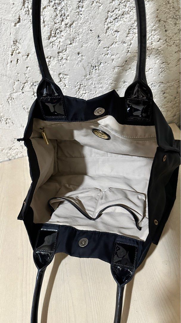 Authentic Tory Burch Ella Nylon Tote Bag Small (Category: Luxury Bags & Wallets) located in Manila. Submitted by pamsayat (Listing ID 1414584682, Image 3). Description: Size: Small 13 inches x 9.5 inches Condition: • Intact handle rubber linings • Clean interior, ready to use Issues: • Minimal scratches • Normal signs of use Reminders: • Last price is already posted and non-negotiable. • No return or exchange. All sales are final. Please ensure t