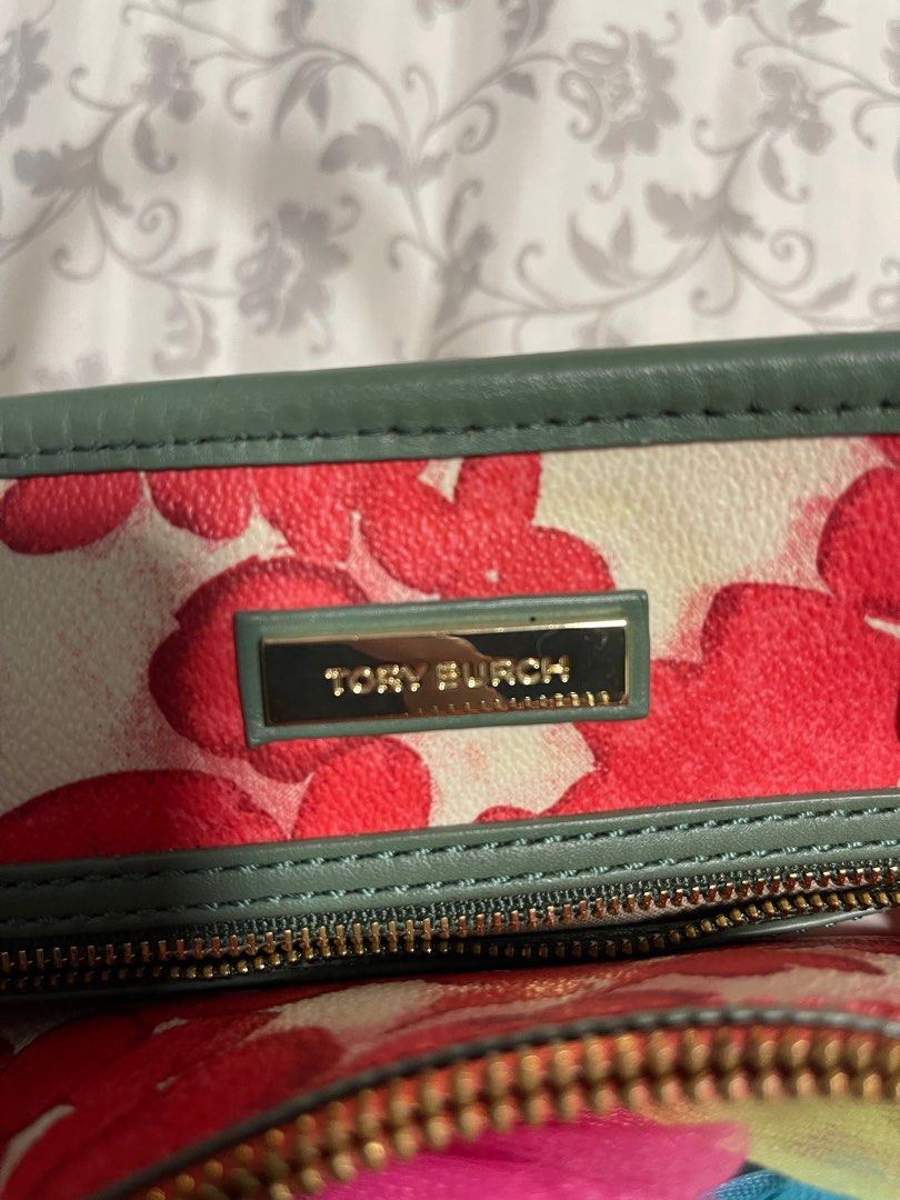 Tory Burch Floral Tote Bag (Category: Luxury Bags & Wallets) located in Quezon City. Submitted by declutterislifer (Listing ID 1414527945, Image 2). Description: SF c/o buyer.