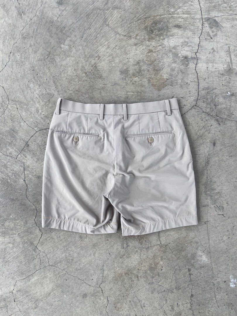 Uniqlo Chino Shorts (Category: Shorts) located in Caloocan City. Submitted by thirdy.pfp (Listing ID 1414484202, Image 2). Description: Uniqlo Chino Shorts 32 waistline 17 Length 10 Leg opening Excellent condi 9/10 500.