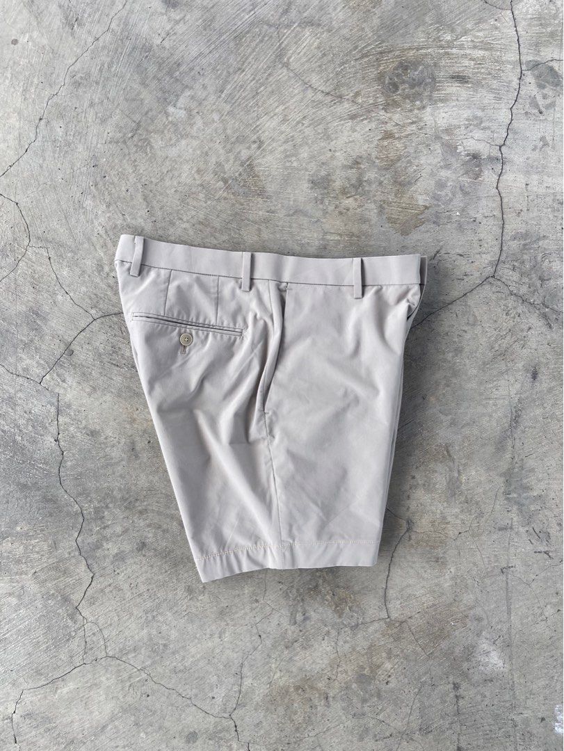 Uniqlo Chino Shorts (Category: Shorts) located in Caloocan City. Submitted by thirdy.pfp (Listing ID 1414484202, Image 3). Description: Uniqlo Chino Shorts 32 waistline 17 Length 10 Leg opening Excellent condi 9/10 500.