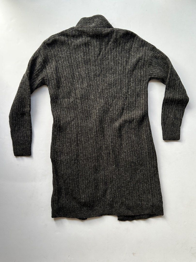 Uniqlo Long Ribbed Cardigan (Category: Coats, Jackets and Outerwear) located in Quezon City. Submitted by glenchua (Listing ID 1414507022, Image 2). Description: CHUNKY LONG CARDIGAN Pre-loved Hardly Worn Good Condition Material: 100% WOOL.