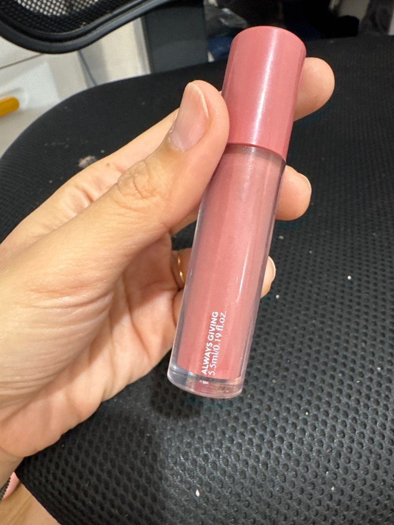 Vice Cosmetics Dew It All Lip Gloss (Category: Makeup) located in Caloocan City. Submitted by msgemini0618 (Listing ID 1414446552, Image 3). Description: - Vice Cosmetics Dew It All Lip Gloss - Shade: "Always Giving" (nude-pink) - Net Weight: 5.5ml / 0.19 fl. oz. - Manufacturing Date: June 2024 - Condition: barely used. Too many blushes owned.