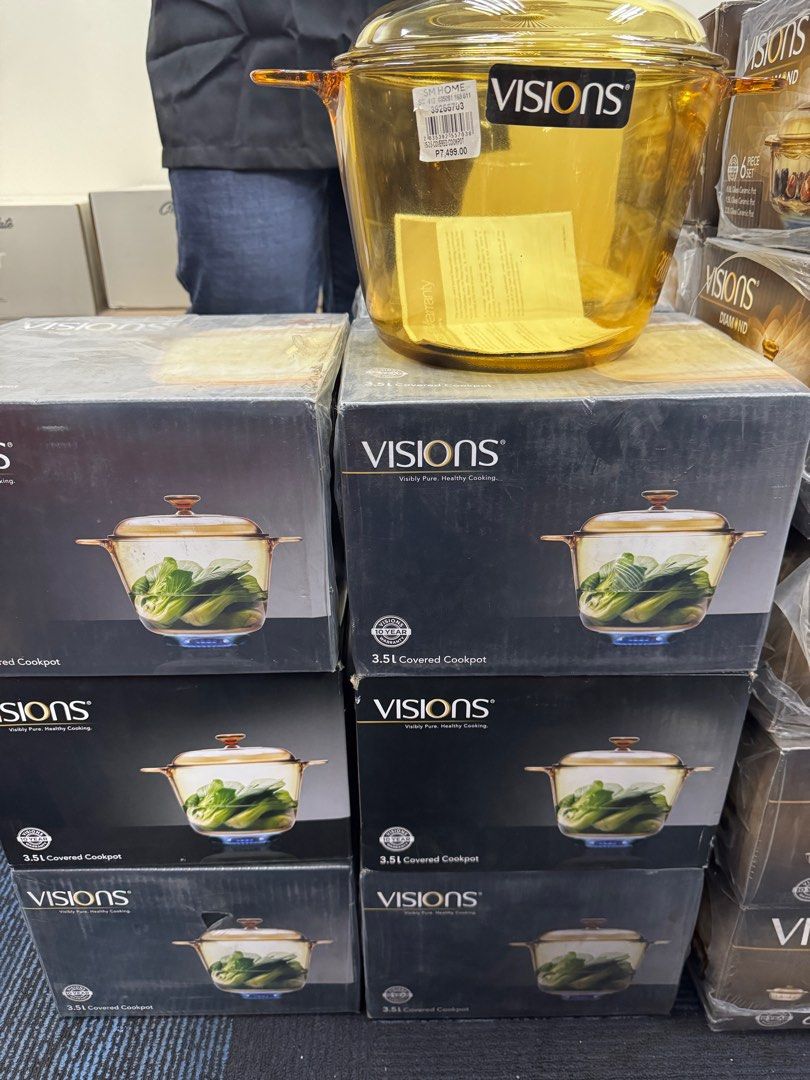 Visions Cookpot (Category: Cookware & Accessories) located in Quezon City. Submitted by iamjeez (Listing ID 1414450454, Image 2). Description: 3.5L Covered Cookpot Mall Price 7500 down to 2500 *after magluto ready to served at the table. No need to transfer* 🫶😁 tipid sa hugasin .