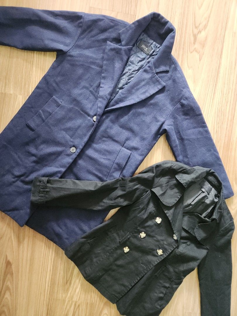 Winter clothes bundle (Category: Coats, Jackets and Outerwear) located in Makati City. Submitted by abbydeclutters (Listing ID 1414496304, Image 2). Description: Winter clothes bundle - 2 coats, 1 short sleeved turtle neck, gloves Heavily used in the past, doesn't fit me anymore Selling at as is condition (one coat is missing a button & one has obvious pilling).