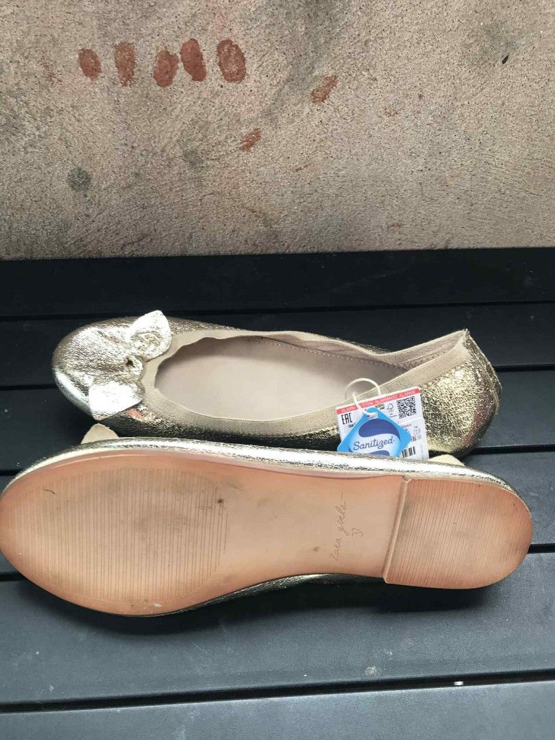 Zara Girls Flat Shoes (Category: Babies & Kids Fashion) located in Davao. Submitted by violet.dvo (Listing ID 1414549725, Image 2). Description: .