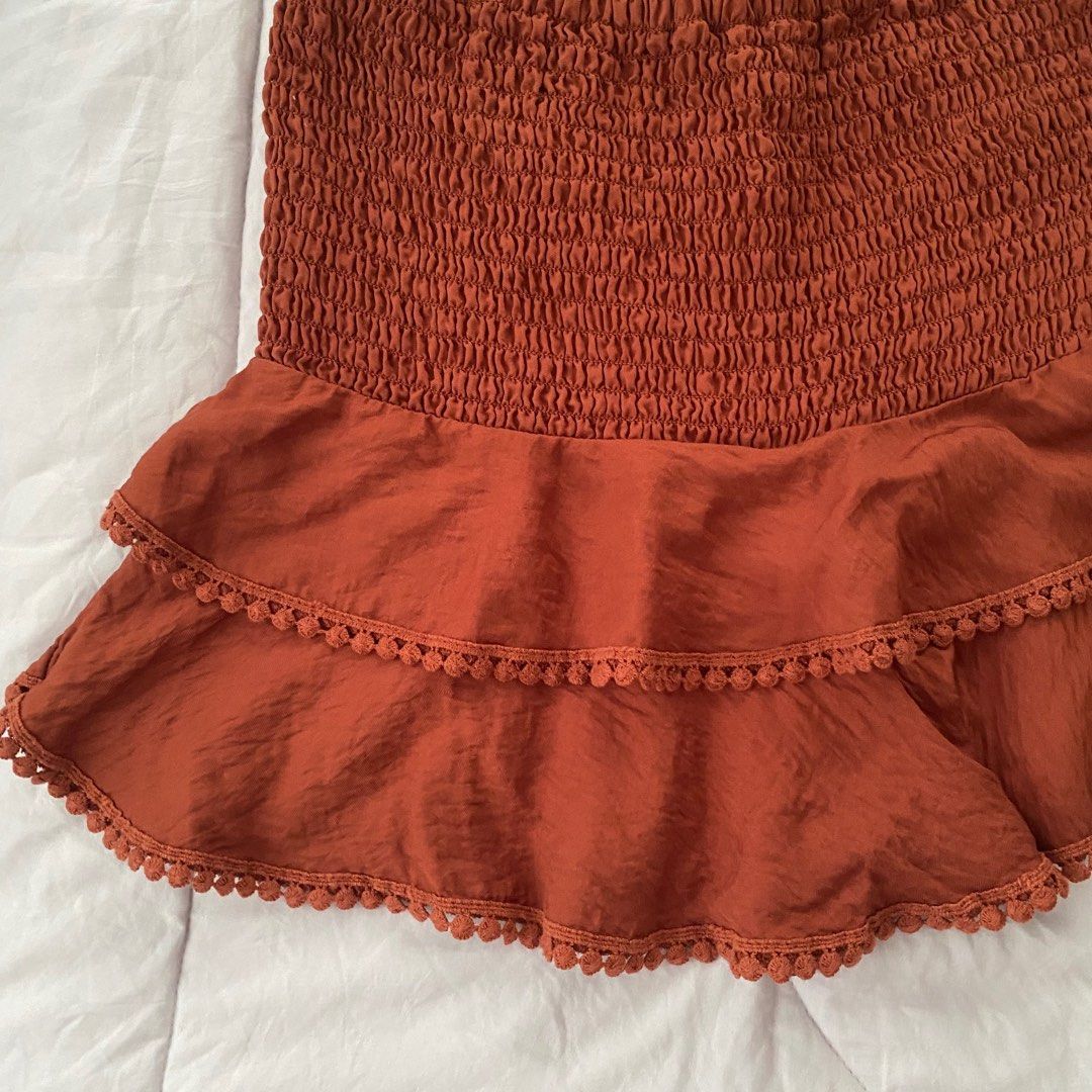 Zara Ruffled Mini Skirt (Category: Skirts) located in Cebu City. Submitted by jjanix (Listing ID 1414469226, Image 2). Description: - length 16 inches - waist 26 inches but really stretch material - can fit xs to medium .