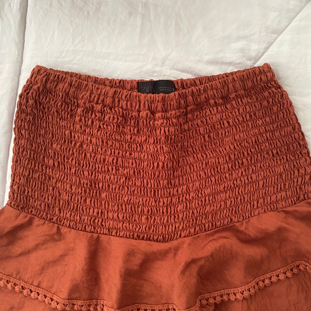 Zara Ruffled Mini Skirt (Category: Skirts) located in Cebu City. Submitted by jjanix (Listing ID 1414469226, Image 3). Description: - length 16 inches - waist 26 inches but really stretch material - can fit xs to medium .