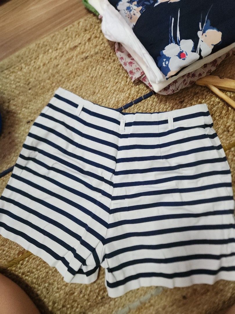 Zara Striped Shorts (Category: Shorts) located in Makati City. Submitted by abbydeclutters (Listing ID 1414497851, Image 1). Description: - Zara Basic striped shorts - Size: L on tag but can fit medium too - Color: White and navy blue stripes Rfs: i don't use this anymore. Note: manage expectations cos its heavily used.