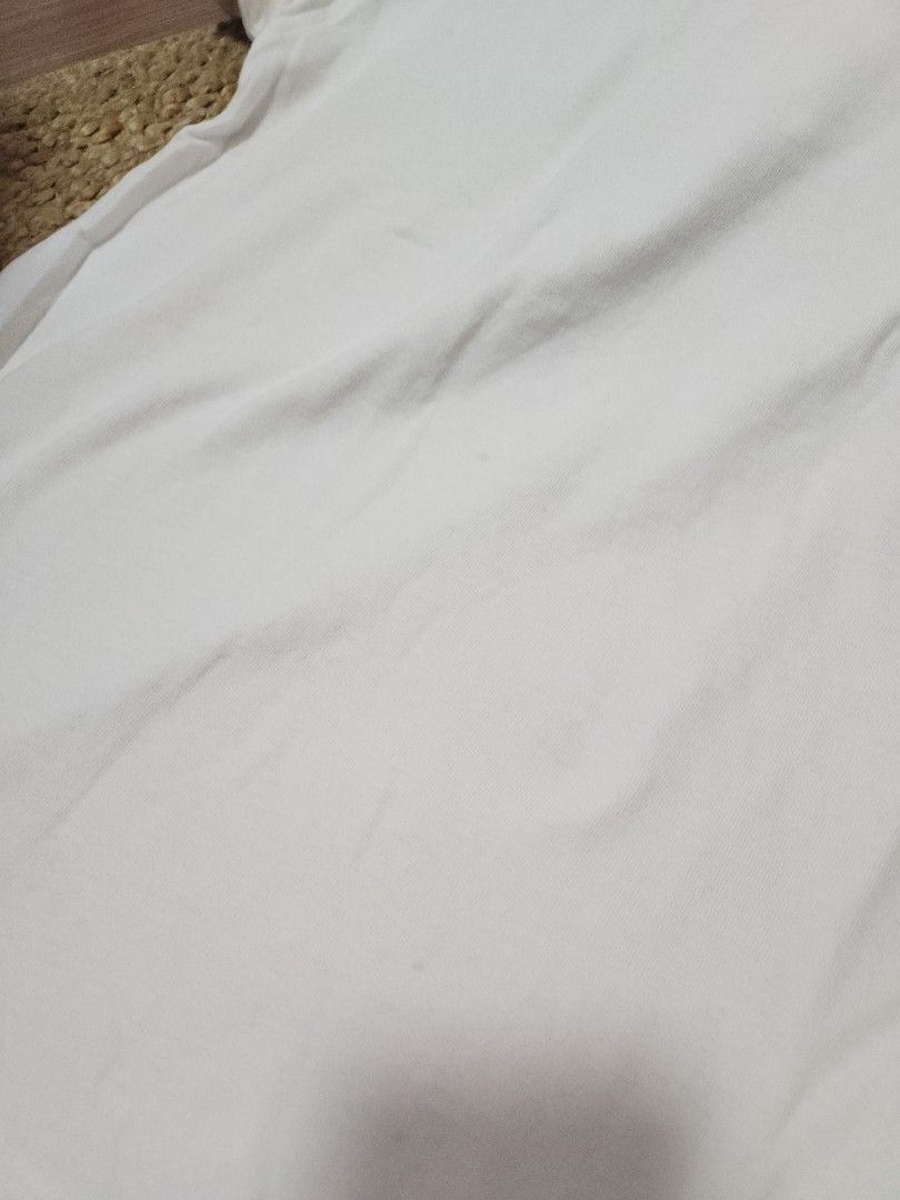 Zara White T-shirt (Category: Shirts) located in Makati City. Submitted by abbydeclutters (Listing ID 1414498567, Image 3). Description: - Zara white t-shirt - Size: got this from the zara kids section (11-12 years old). fits s-m - Note: Well used; may have minor issues.