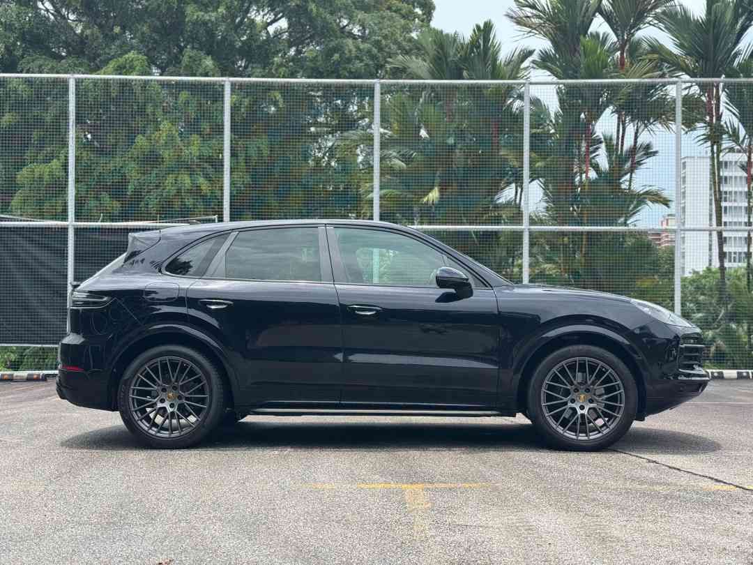 PORSCHE CAYENNE E3 TIP E6 (Category: Used Cars) located in Singapore. Submitted by signaturemotors (Listing ID 1465261436, Image 3). Description: Showroom: 237 ALEXANDRA ROAD 237 Alexandra Road #02-04 Singapore 159929 Full Agent Maintain! Come With Driver Memory Package With 14 Way Power Seats. Soft Door Closing. Apple CarPlay Including Siri. Door-Sill Guards In Brushed Aluminum. Navigation Module For Porsche Communication Management. TPMS. High 