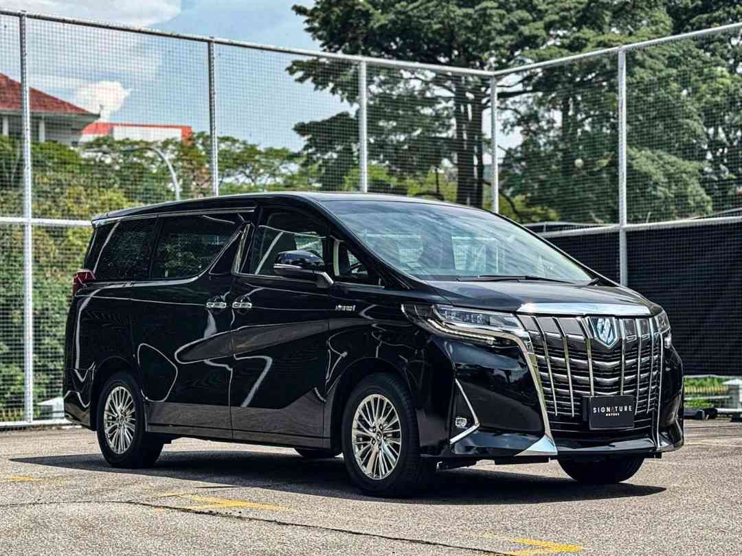Toyota Alphard Hybrid 2.5 Elegance (A) (Category: Used Cars) located in Singapore. Submitted by signaturemotors (Listing ID 1436909644, Image 2). Description: Showroom: 237 ALEXANDRA ROAD 237 Alexandra Road #02-04 Singapore 159929 1 Owner! Full Agent Maintain! Low Mileage! One Of The Most Elegant And Spacious MPV! Come With Factory Touchscreen Head-Unit. 2nd Row Power Captain Seats With Ottoman. Lane Departure Assist. Digital Rear View Mirror. Re