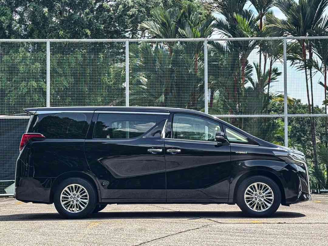 Toyota Alphard Hybrid 2.5 Elegance (A) (Category: Used Cars) located in Singapore. Submitted by signaturemotors (Listing ID 1436909644, Image 3). Description: Showroom: 237 ALEXANDRA ROAD 237 Alexandra Road #02-04 Singapore 159929 1 Owner! Full Agent Maintain! Low Mileage! One Of The Most Elegant And Spacious MPV! Come With Factory Touchscreen Head-Unit. 2nd Row Power Captain Seats With Ottoman. Lane Departure Assist. Digital Rear View Mirror. Re