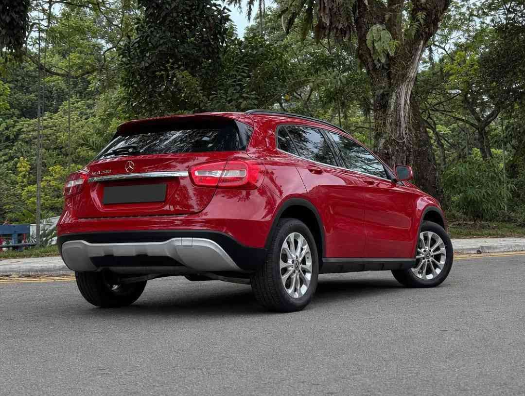 Mercedes-Benz GLA-Class GLA200 SE (Category: Used Cars) located in Singapore. Submitted by carousell_certified_partners (Listing ID 1462608477, Image 2). Description: Lifetime engine warranty provided for your peace of mind! Immaculate pristine condition with servicing just done. Cooling coil replaced and wear & tear fully attended to. Truly drive-and-go condition! Engine & gearbox work flawlessly smooth and responsive with no under carriage nois
