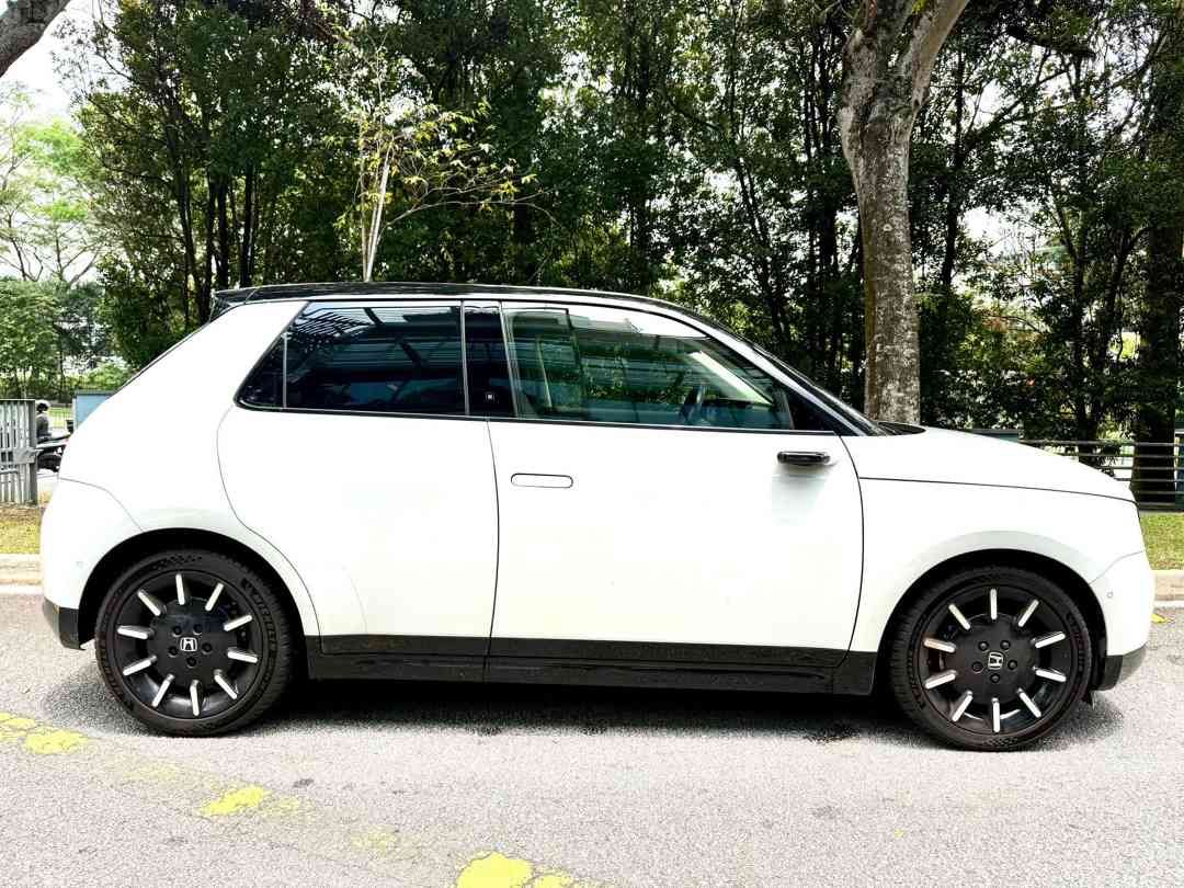 Honda E Electric Advance [35.5kWh] (A) (Category: Used Cars) located in Singapore. Submitted by queenscarpl (Listing ID 1422946883, Image 2). Description: Showroom: Sin Ming 176 Sin Ming Drive #01-18 Singapore 575721 Sales Contact: Alvin Ng tel:88132929 .
