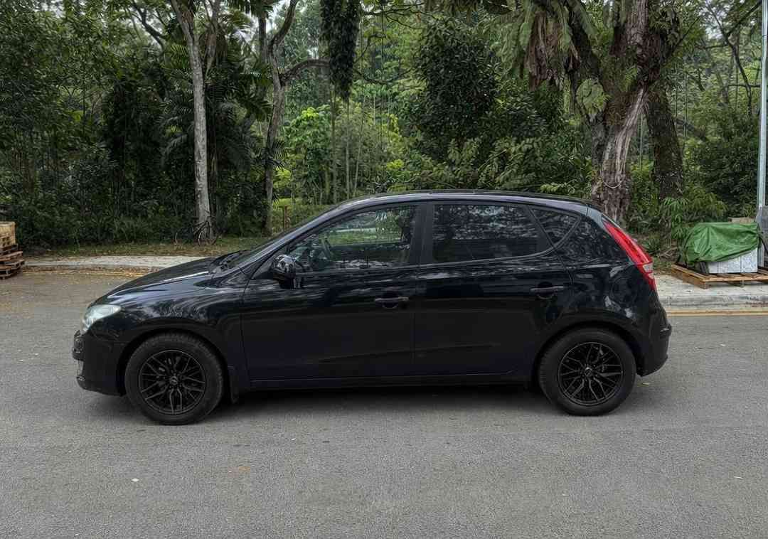 Hyundai i30 Wagon 1.6 GLS Sunroof (A) (Category: Used Cars) located in Singapore. Submitted by carousell_certified_partners (Listing ID 1462861785, Image 2). Description: Beautiful Hyundai i30! Sunroof Edition! Good condition! 100% full loan available! 100% phv loan available! lCheapest and lowest depreciation in the market! 1 of only 6 dealers in singapore to be awarded roll of honor by SGCM! Buy with confidence! In-house loan or bank loan avail